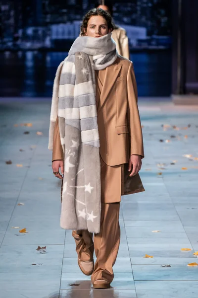 Look 46